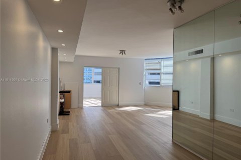 Copropriété à louer à Miami, Floride: 2 chambres, 91.97 m2 № 1969621 - photo 6