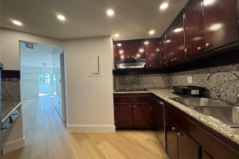 Copropriété à louer à Miami, Floride: 2 chambres, 91.97 m2 № 1969621 - photo 9