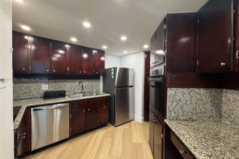 Copropriété à louer à Miami, Floride: 2 chambres, 91.97 m2 № 1969621 - photo 11