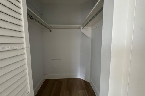 Copropriété à louer à Miami, Floride: 2 chambres, 91.97 m2 № 1969621 - photo 19