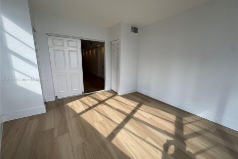Copropriété à louer à Miami, Floride: 2 chambres, 91.97 m2 № 1969621 - photo 14