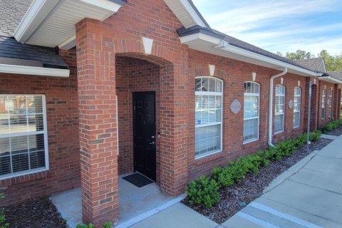 Immobilier commercial à louer à Jacksonville, Floride: 105.91 m2 № 802067 - photo 1