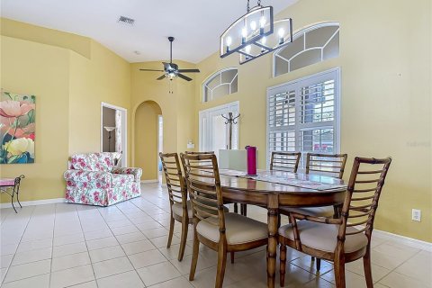 House in North Fort Myers, Florida 2 bedrooms, 184.69 sq.m. № 1680377 - photo 9