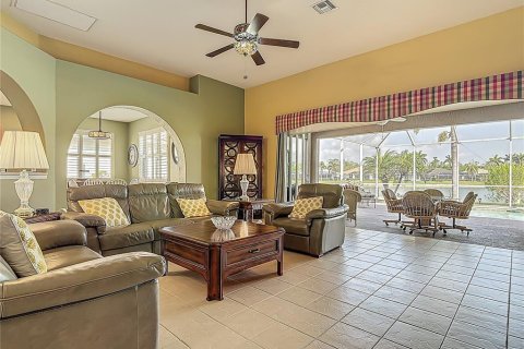 House in North Fort Myers, Florida 2 bedrooms, 184.69 sq.m. № 1680377 - photo 11