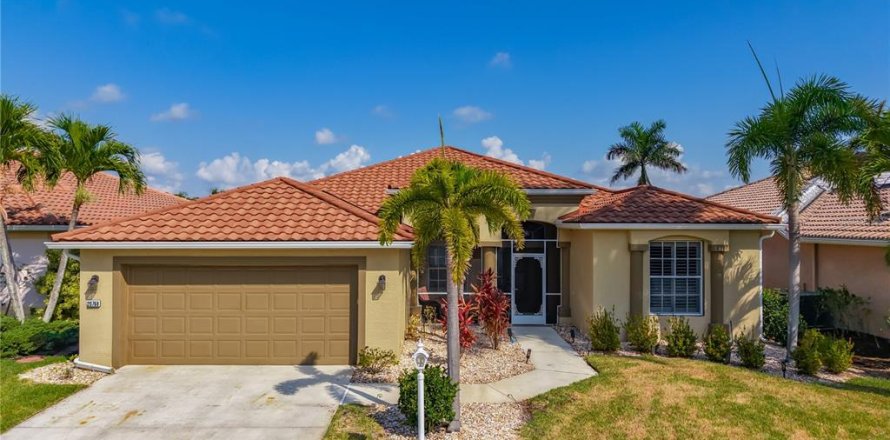 House in North Fort Myers, Florida 2 bedrooms, 184.69 sq.m. № 1680377