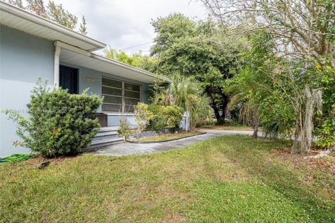 Casa en venta en Saint Petersburg, Florida, 3 dormitorios № 1956168 - foto 2