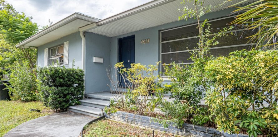 Casa en Saint Petersburg, Florida 3 dormitorios № 1956168