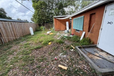Villa ou maison à vendre à Miramar, Floride: 1 chambre, 51.84 m2 № 1967584 - photo 2