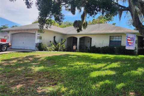 Casa en Spring Hill, Florida 3 dormitorios, 124.49 m2 № 2383358