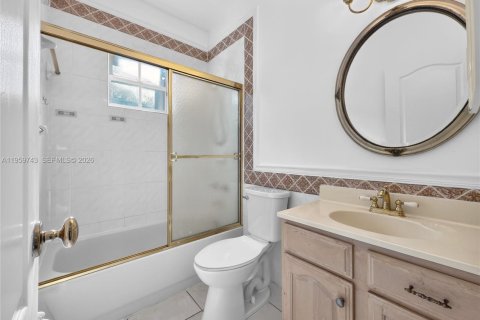 Villa ou maison à vendre à Miami, Floride: 4 chambres, 213.3 m2 № 2019973 - photo 21