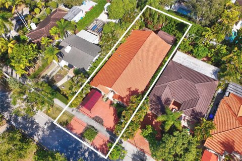 Villa ou maison à vendre à Miami, Floride: 4 chambres, 213.3 m2 № 2019973 - photo 2