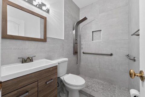 Villa ou maison à vendre à Miami, Floride: 4 chambres, 213.3 m2 № 2019973 - photo 13