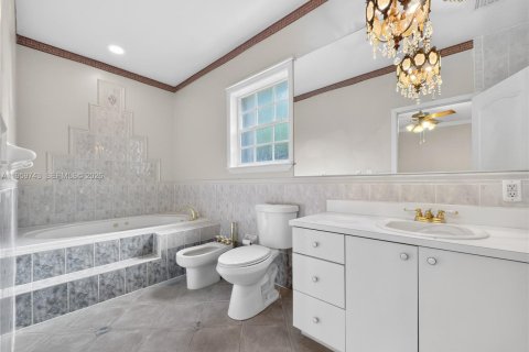 Villa ou maison à vendre à Miami, Floride: 4 chambres, 213.3 m2 № 2019973 - photo 16