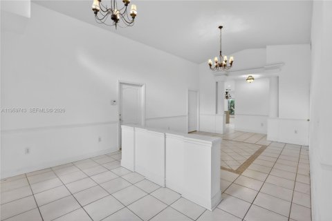 Villa ou maison à vendre à Miami, Floride: 4 chambres, 213.3 m2 № 2019973 - photo 6