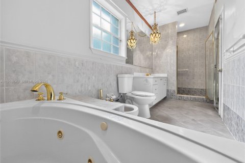 Villa ou maison à vendre à Miami, Floride: 4 chambres, 213.3 m2 № 2019973 - photo 17