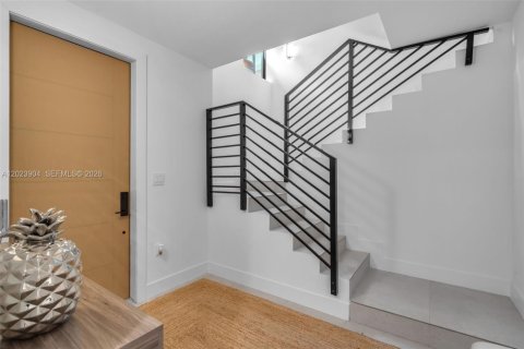 Adosado en alquiler en Miami, Florida, 3 dormitorios, 233.46 m2 № 2077369 - foto 4