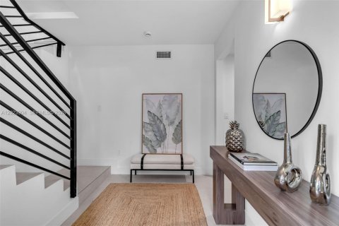Adosado en alquiler en Miami, Florida, 3 dormitorios, 233.46 m2 № 2077369 - foto 3