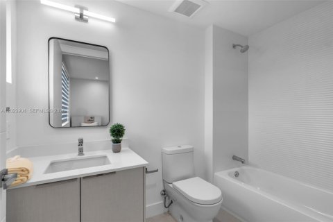 Adosado en alquiler en Miami, Florida, 3 dormitorios, 233.46 m2 № 2077369 - foto 25