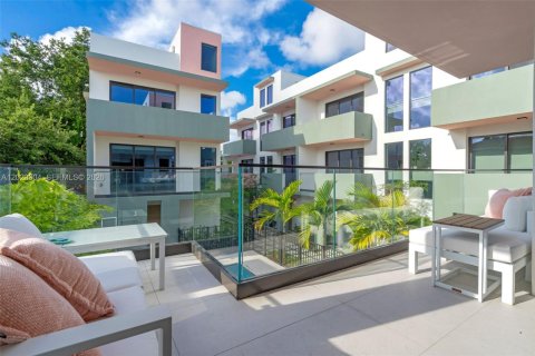 Adosado en alquiler en Miami, Florida, 3 dormitorios, 233.46 m2 № 2077369 - foto 26