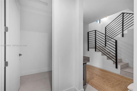 Adosado en alquiler en Miami, Florida, 3 dormitorios, 233.46 m2 № 2077369 - foto 5
