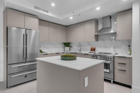 Adosado en alquiler en Miami, Florida, 3 dormitorios, 233.46 m2 № 2077369 - foto 12