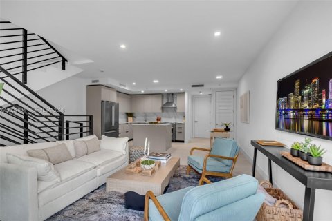 Adosado en alquiler en Miami, Florida, 3 dormitorios, 233.46 m2 № 2077369 - foto 9