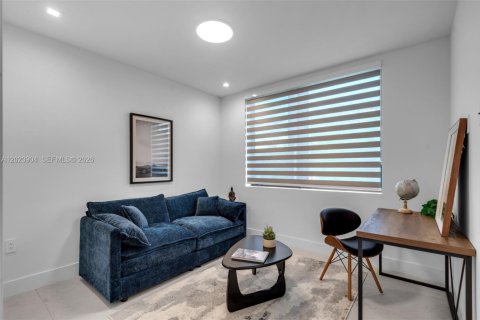 Adosado en alquiler en Miami, Florida, 3 dormitorios, 233.46 m2 № 2077369 - foto 15