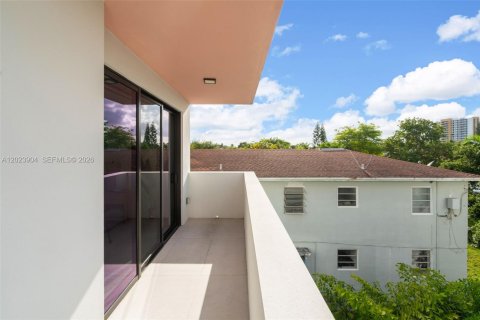 Adosado en alquiler en Miami, Florida, 3 dormitorios, 233.46 m2 № 2077369 - foto 28