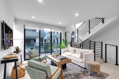 Adosado en alquiler en Miami, Florida, 3 dormitorios, 233.46 m2 № 2077369 - foto 8