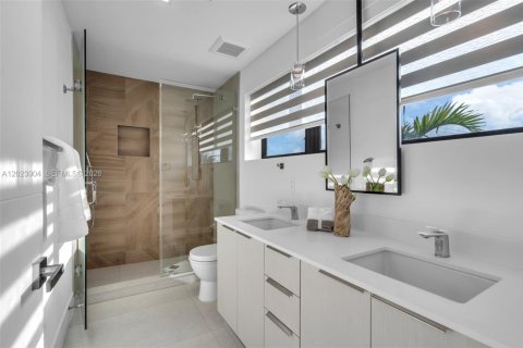 Adosado en alquiler en Miami, Florida, 3 dormitorios, 233.46 m2 № 2077369 - foto 21