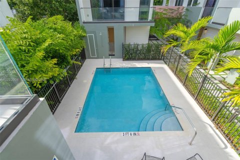 Adosado en alquiler en Miami, Florida, 3 dormitorios, 233.46 m2 № 2077369 - foto 27