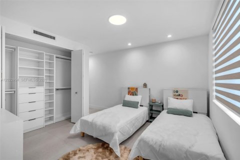 Adosado en alquiler en Miami, Florida, 3 dormitorios, 233.46 m2 № 2077369 - foto 24