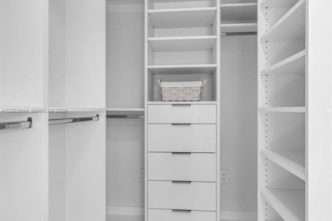 Adosado en alquiler en Miami, Florida, 3 dormitorios, 233.46 m2 № 2077369 - foto 22