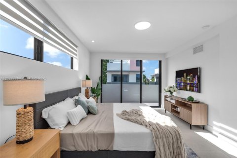 Adosado en alquiler en Miami, Florida, 3 dormitorios, 233.46 m2 № 2077369 - foto 19