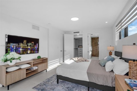 Adosado en alquiler en Miami, Florida, 3 dormitorios, 233.46 m2 № 2077369 - foto 20