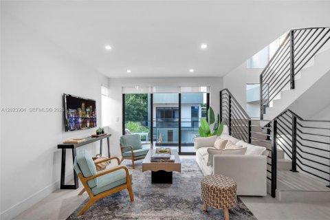 Adosado en alquiler en Miami, Florida, 3 dormitorios, 233.46 m2 № 2077369 - foto 7