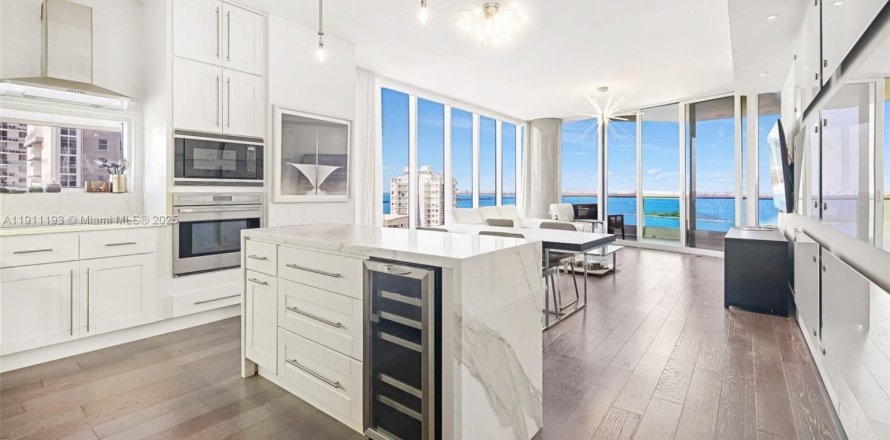 Condo à Miami, Floride, 2 chambres  № 1967968