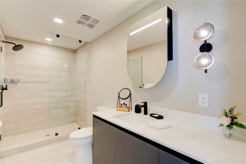 Condo in Miami Beach, Florida, 2 bedrooms  № 2022630 - photo 10