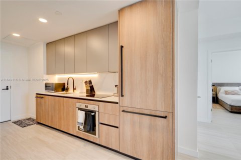 Condo in Miami Beach, Florida, 2 bedrooms  № 2022630 - photo 6