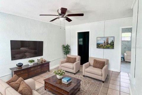 Apartment in Lake Wales, Florida 2 bedrooms, 231.88 sq.m. № 1911621 - photo 2