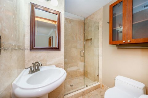 Casa en alquiler en Doral, Florida, 4 dormitorios, 210.7 m2 № 1825886 - foto 18