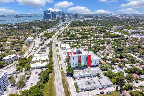 Propiedad comercial en alquiler en Miami, Florida № 871069 - foto 1