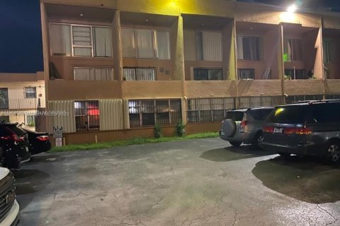 Снять в аренду кондоминиум в Хайалиа, Флорида 1 спальня, 69.03м2, № 1951810 - фото 1