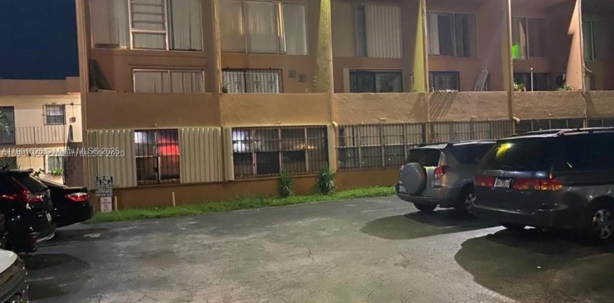 Кондоминиум с 1 спальней в Хайалиа, Флорида № 1951810