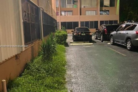 Снять в аренду кондоминиум в Хайалиа, Флорида 1 спальня, 69.03м2, № 1951810 - фото 2