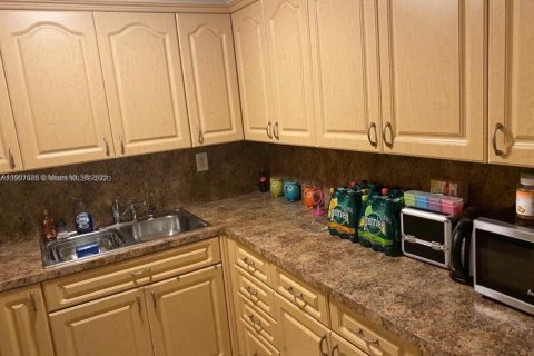 Снять в аренду кондоминиум в Хайалиа, Флорида 1 спальня, 69.03м2, № 1951810 - фото 5