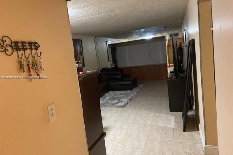 Снять в аренду кондоминиум в Хайалиа, Флорида 1 спальня, 69.03м2, № 1951810 - фото 8