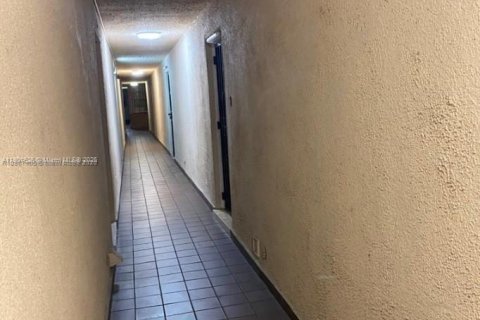 Снять в аренду кондоминиум в Хайалиа, Флорида 1 спальня, 69.03м2, № 1951810 - фото 3