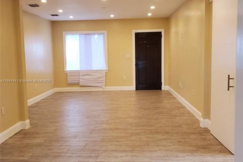 Casa en alquiler en Miami, Florida, 4 dormitorios, 167.22 m2 № 1832360 - foto 7