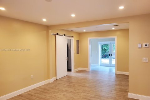 Casa en alquiler en Miami, Florida, 4 dormitorios, 167.22 m2 № 1832360 - foto 3